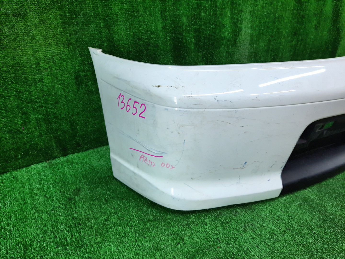 Бампер передний NISSAN CUBE AZ10 13652 2 ракурс