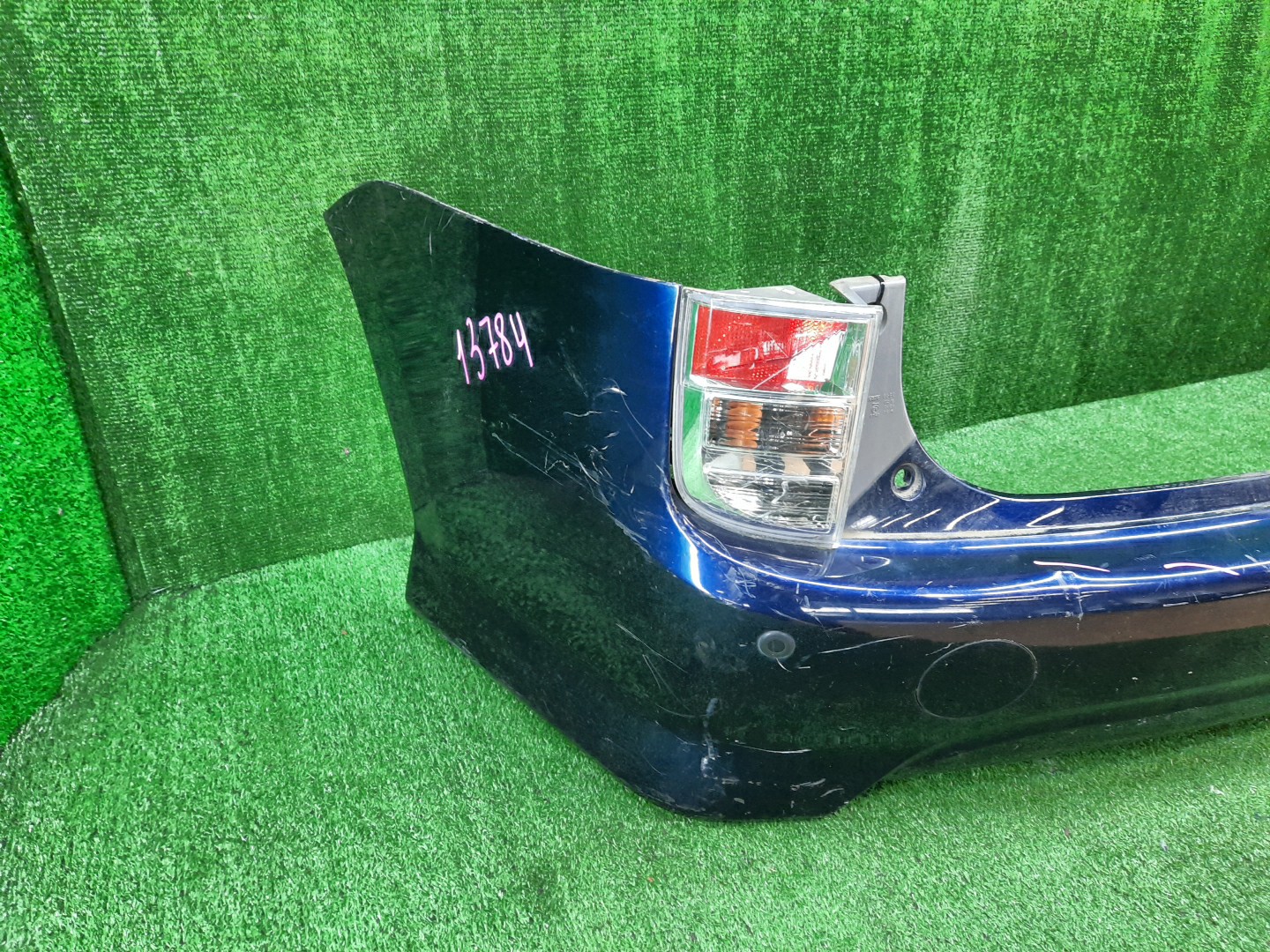 Бампер задний TOYOTA ISIS ZNM10, ZNM10W, ANM10, ANM10W, ANM15, ANM15W, ZGM10, ZGM10W, ZGM11, ZGM11W, ZGM15, ZGM15W, ANM10G, ZGM10G, ANM15G, ZNM10G, ZGM11G, ZGM15G 13784 2 ракурс