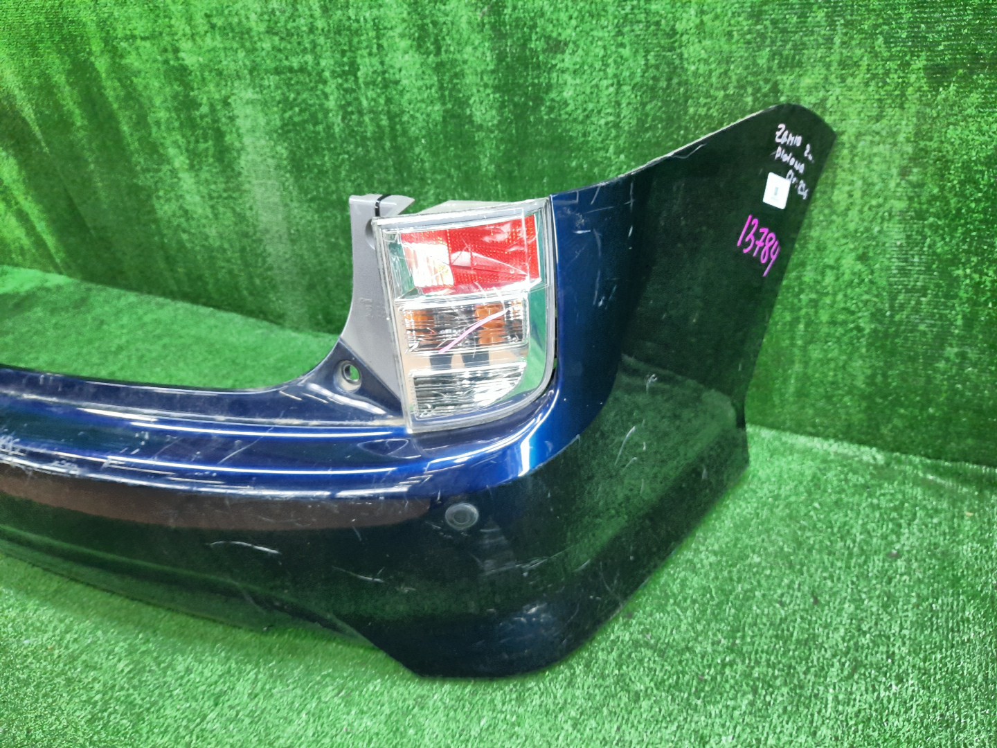 Бампер задний TOYOTA ISIS ZNM10, ZNM10W, ANM10, ANM10W, ANM15, ANM15W, ZGM10, ZGM10W, ZGM11, ZGM11W, ZGM15, ZGM15W, ANM10G, ZGM10G, ANM15G, ZNM10G, ZGM11G, ZGM15G 13784 4 ракурс
