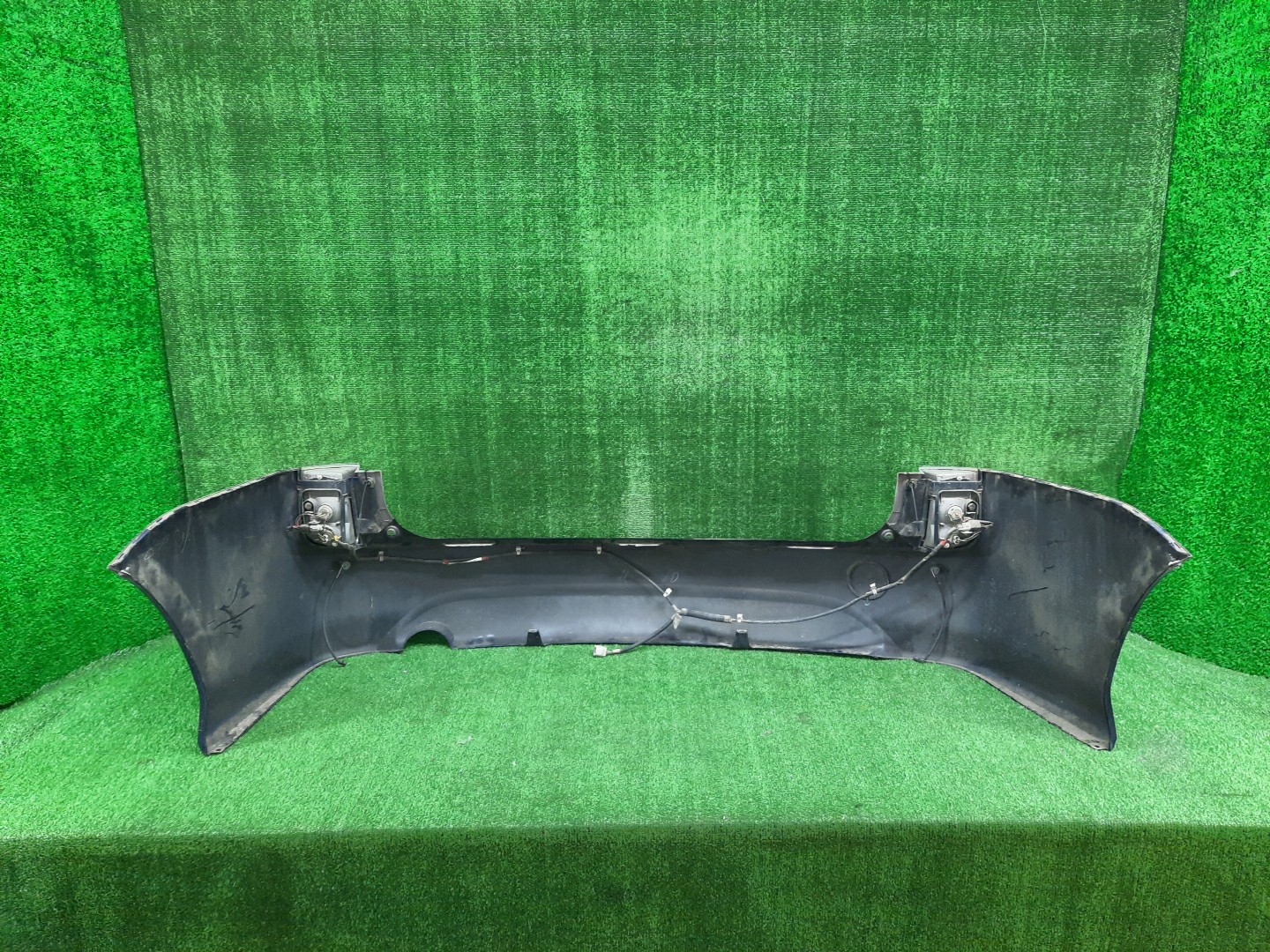 Бампер задний TOYOTA ISIS ZNM10, ZNM10W, ANM10, ANM10W, ANM15, ANM15W, ZGM10, ZGM10W, ZGM11, ZGM11W, ZGM15, ZGM15W, ANM10G, ZGM10G, ANM15G, ZNM10G, ZGM11G, ZGM15G 13784 5 ракурс
