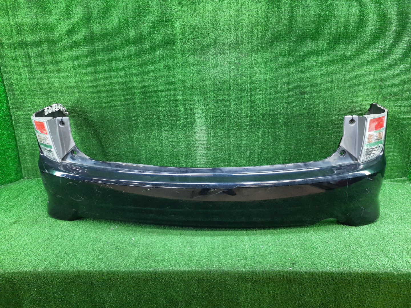 Бампер задний TOYOTA ISIS ZNM10, ZNM10W, ANM10, ANM10W, ANM15, ANM15W, ZGM10, ZGM10W, ZGM11, ZGM11W, ZGM15, ZGM15W, ANM10G, ZGM10G, ANM15G, ZNM10G, ZGM11G, ZGM15G 13792 1 ракурс