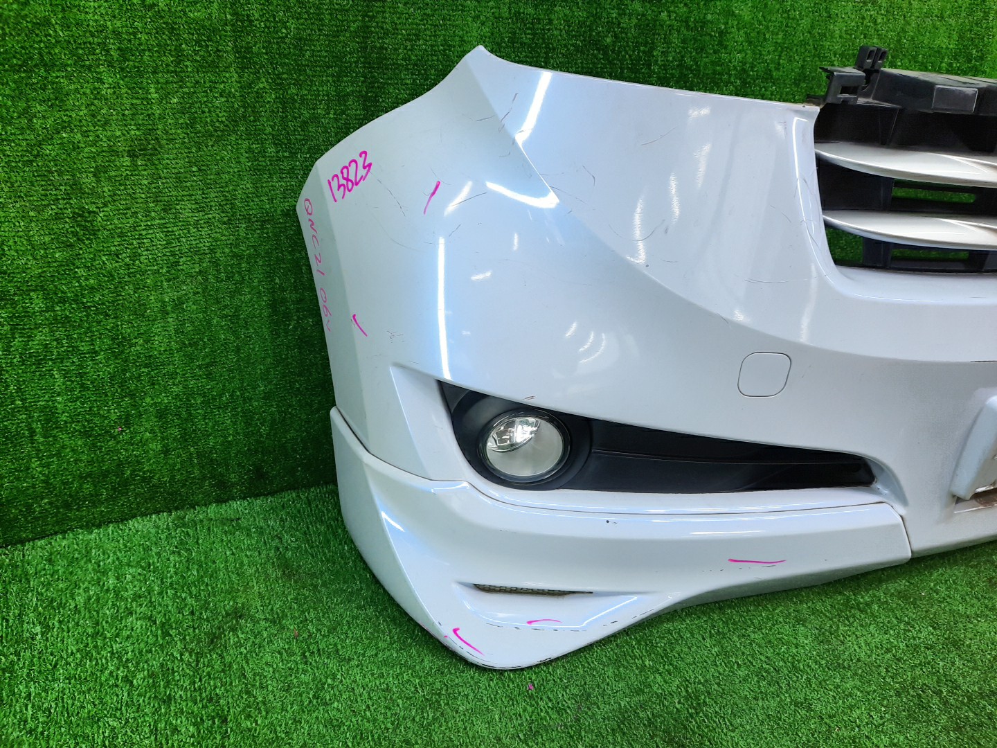 Бампер передний TOYOTA BB QNC20, QNC21, QNC25 13823 2 ракурс