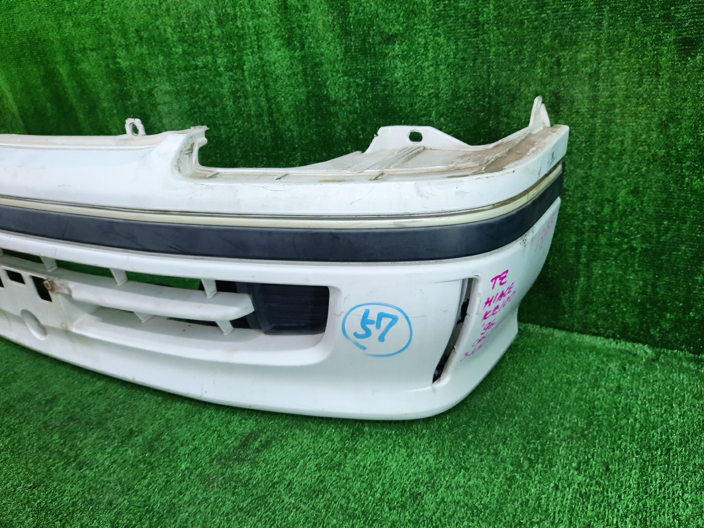 Бампер передний TOYOTA HIACE TRH102V, TRH112V, LH129V, YY101, KZH138V, KZH100G, KZH106G, LH100G, LH107G, LH119V, LH186, KZH120G, LH172V, LH106, LH113V, RZH101G, KZH116G, KZH126G, LH178V, RZH100G, LH109, RZH102V, LH103V, LH168V 13863 3 ракурс
