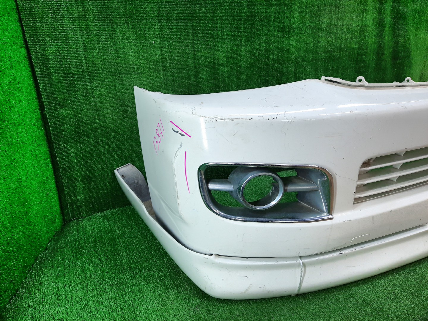 Бампер передний TOYOTA HIACE TRH214 52119-26490 2 ракурс