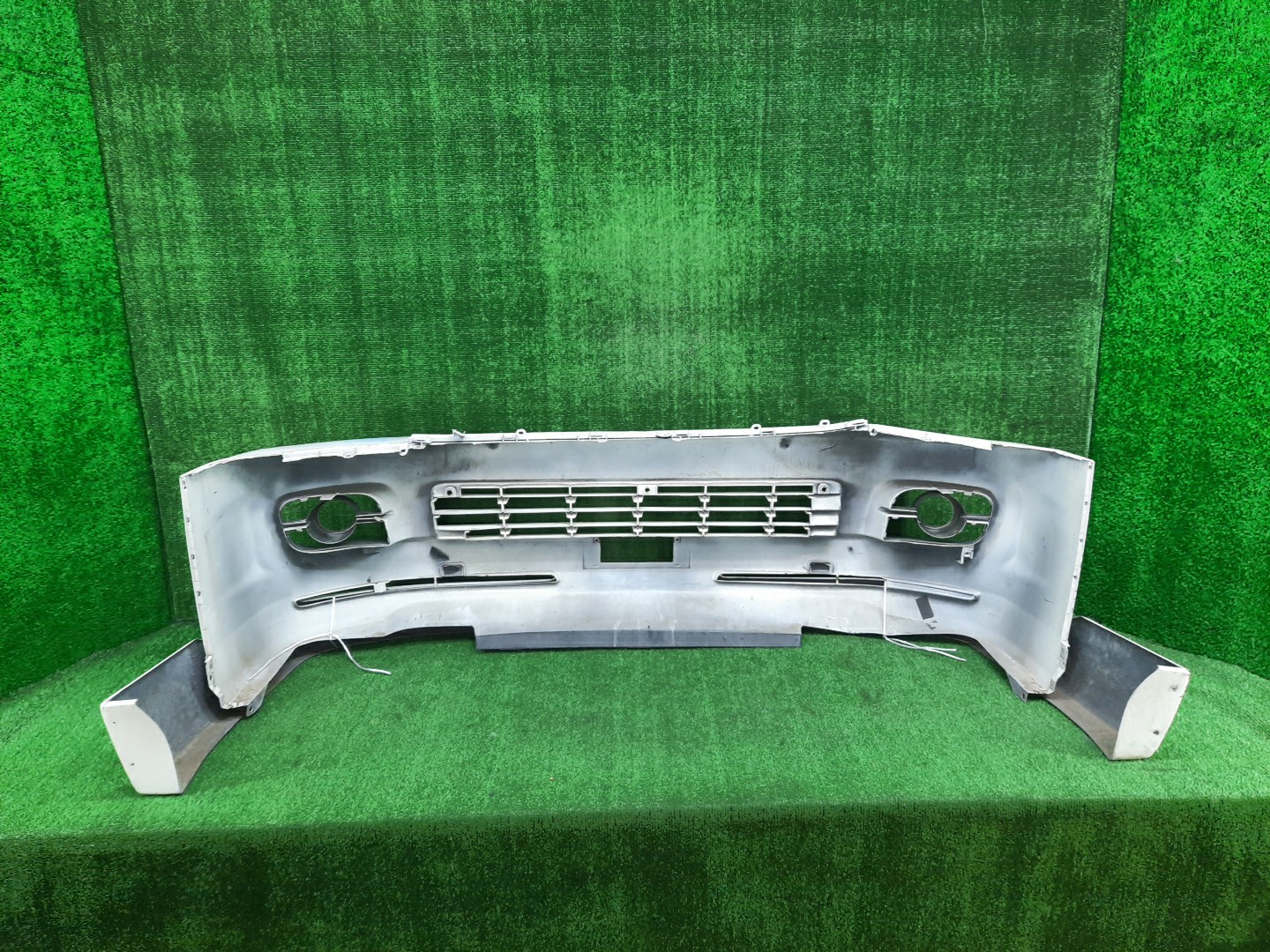 Бампер передний TOYOTA HIACE TRH214 52119-26490 4 ракурс