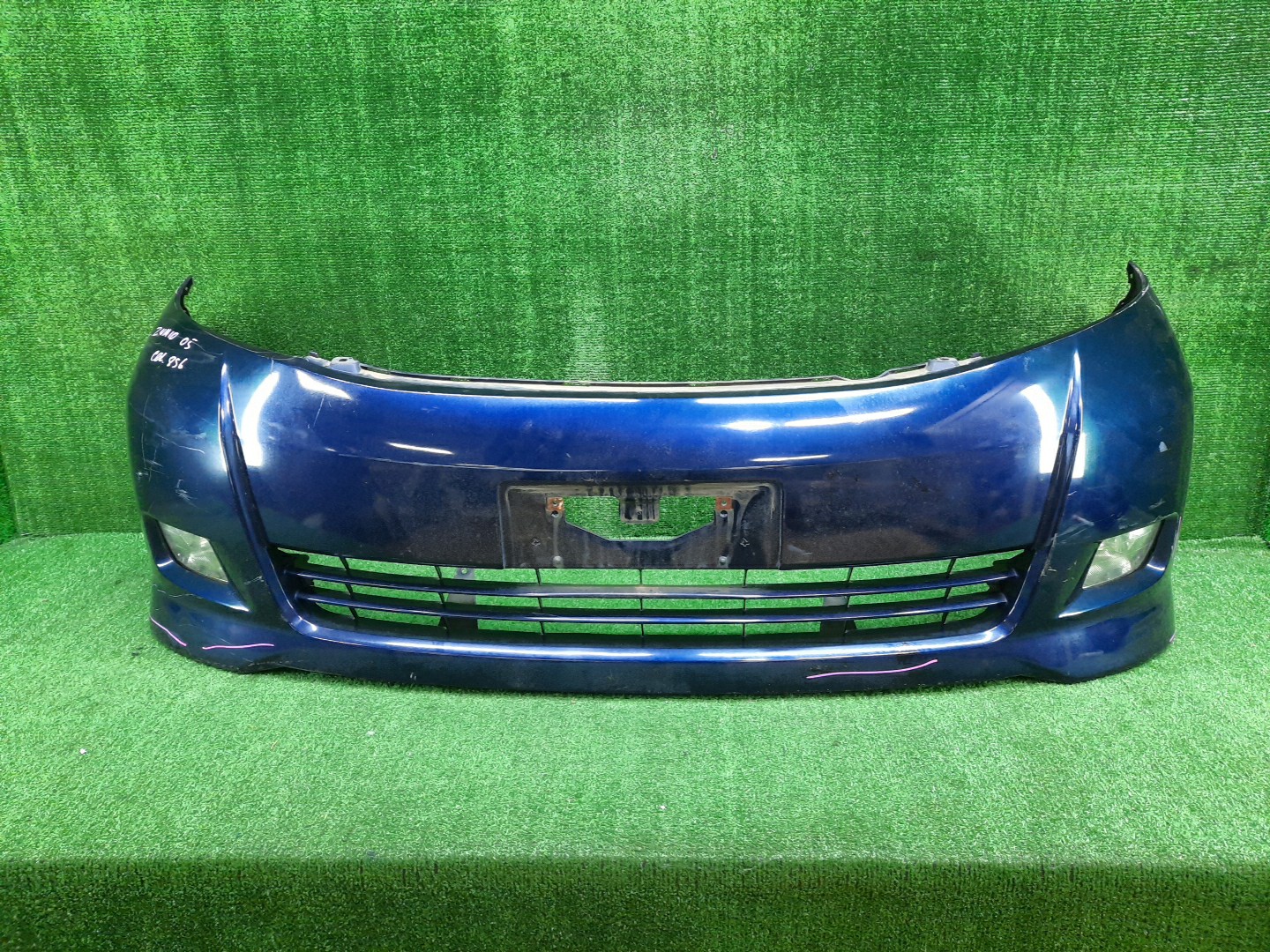 Бампер передний TOYOTA ISIS ZNM10, ZNM10W, ANM10, ANM10W, ANM15, ANM15W, ZGM10, ZGM10W, ZGM11, ZGM11W, ZGM15, ZGM15W, ANM10G, ZGM10G, ANM15G, ZNM10G, ZGM11G, ZGM15G 13939 1 ракурс