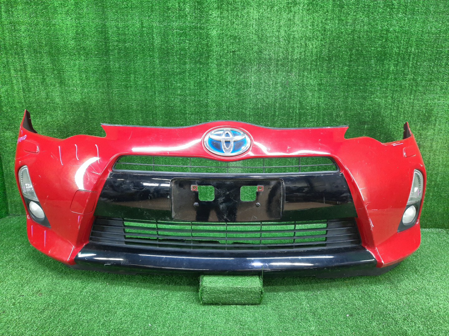 Бампер передний TOYOTA AQUA NHP10 14041 1 ракурс