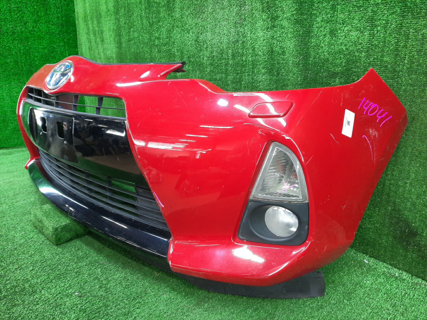 Бампер передний TOYOTA AQUA NHP10 14041 3 ракурс