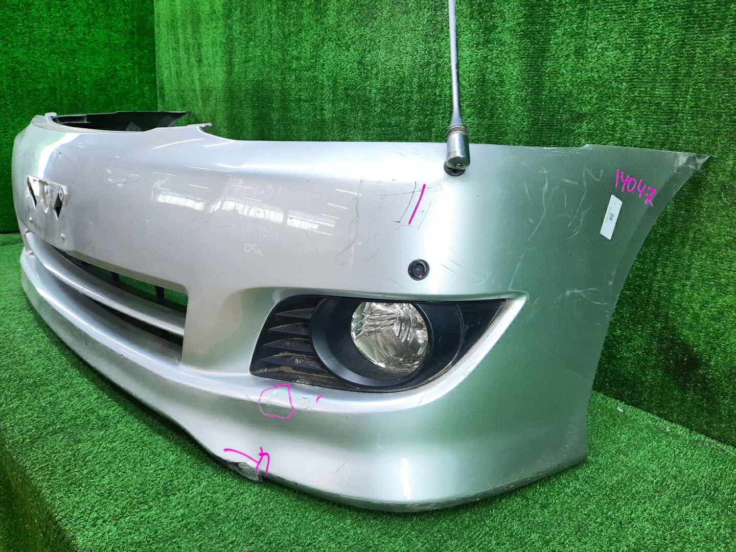 Бампер передний TOYOTA IPSUM ACM21W, ACM26W 14047 3 ракурс