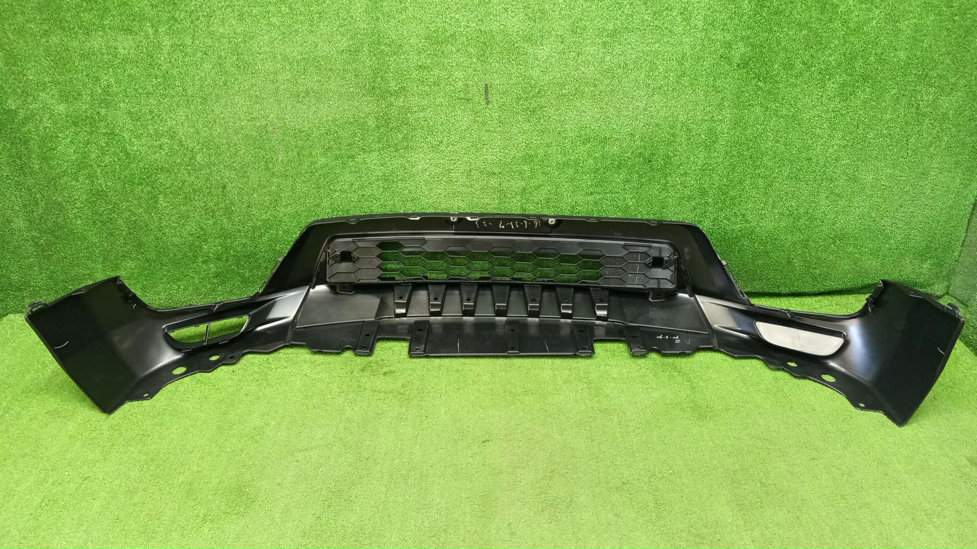 Бампер передний HONDA CR-V RW2 71102-TNY-G00 3 ракурс Бампер передний HONDA CR-V RW2 71102-TNY-G00 3 ракурс