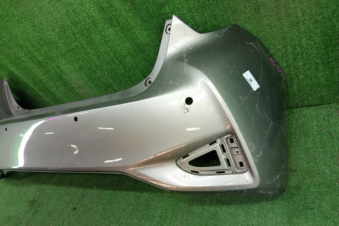 Бампер задний TOYOTA VITZ, YARIS KSP130, NSP130, NSP135, NCP131 52159-52870 2 ракурс Бампер задний TOYOTA VITZ, YARIS KSP130, NSP130, NSP135, NCP131 52159-52870 2 ракурс