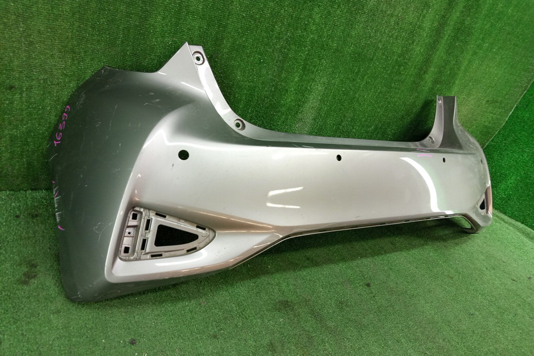 Бампер задний TOYOTA VITZ, YARIS KSP130, NSP130, NSP135, NCP131 52159-52870 3 ракурс Бампер задний TOYOTA VITZ, YARIS KSP130, NSP130, NSP135, NCP131 52159-52870 3 ракурс