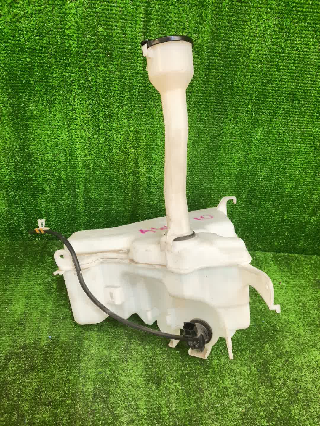 Бачок омывателя TOYOTA CROWN AWS210 1557 1 ракурс Бачок омывателя TOYOTA CROWN AWS210 1557 1 ракурс