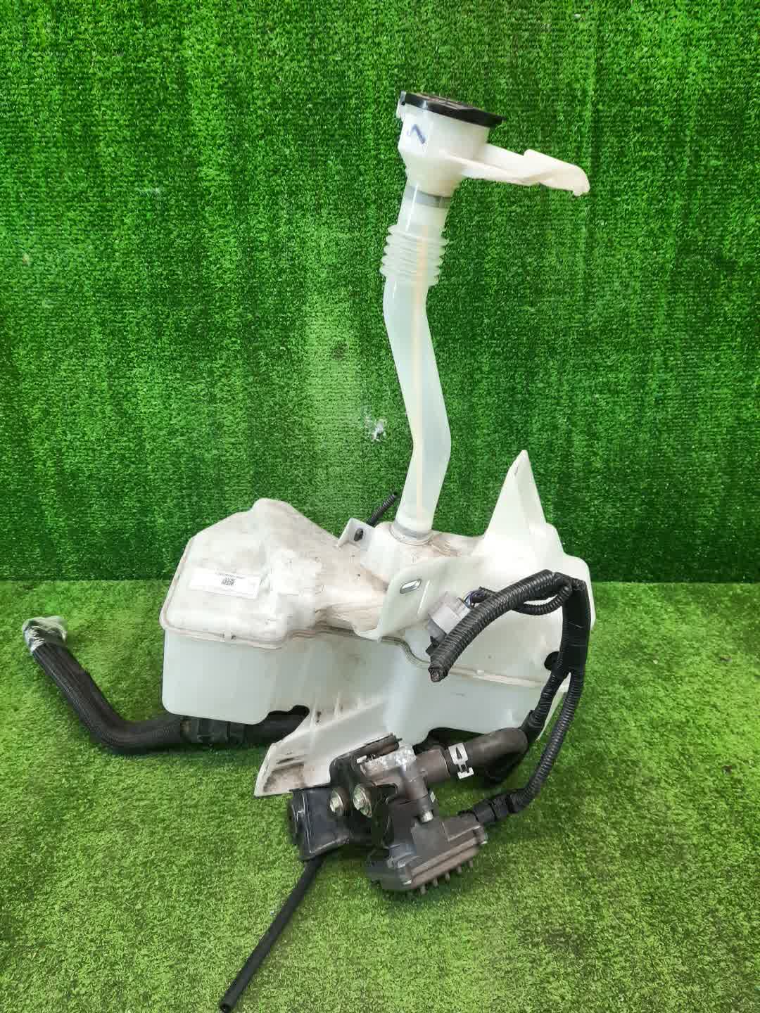 Бачок омывателя TOYOTA PRIUS PHV ZVW52 1652 2 ракурс