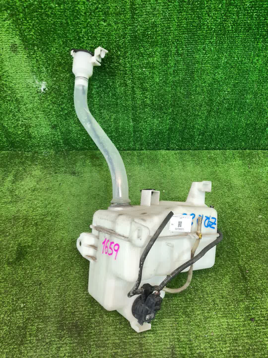 Бачок омывателя TOYOTA VOXY ZRR80G 1659 1 ракурс