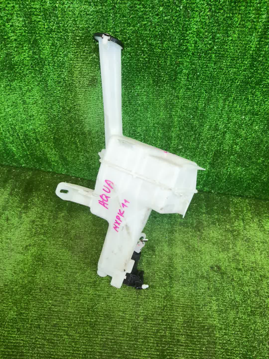 Бачок омывателя TOYOTA AQUA MXPK11 1687 1 ракурс