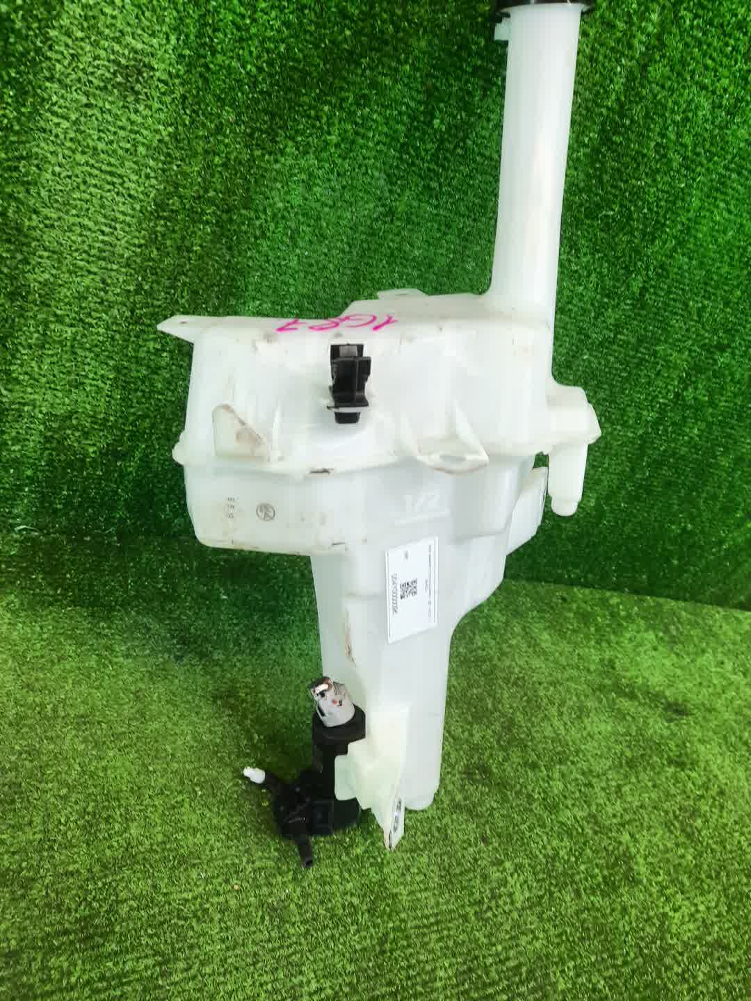Бачок омывателя TOYOTA AQUA MXPK11 1687 2 ракурс