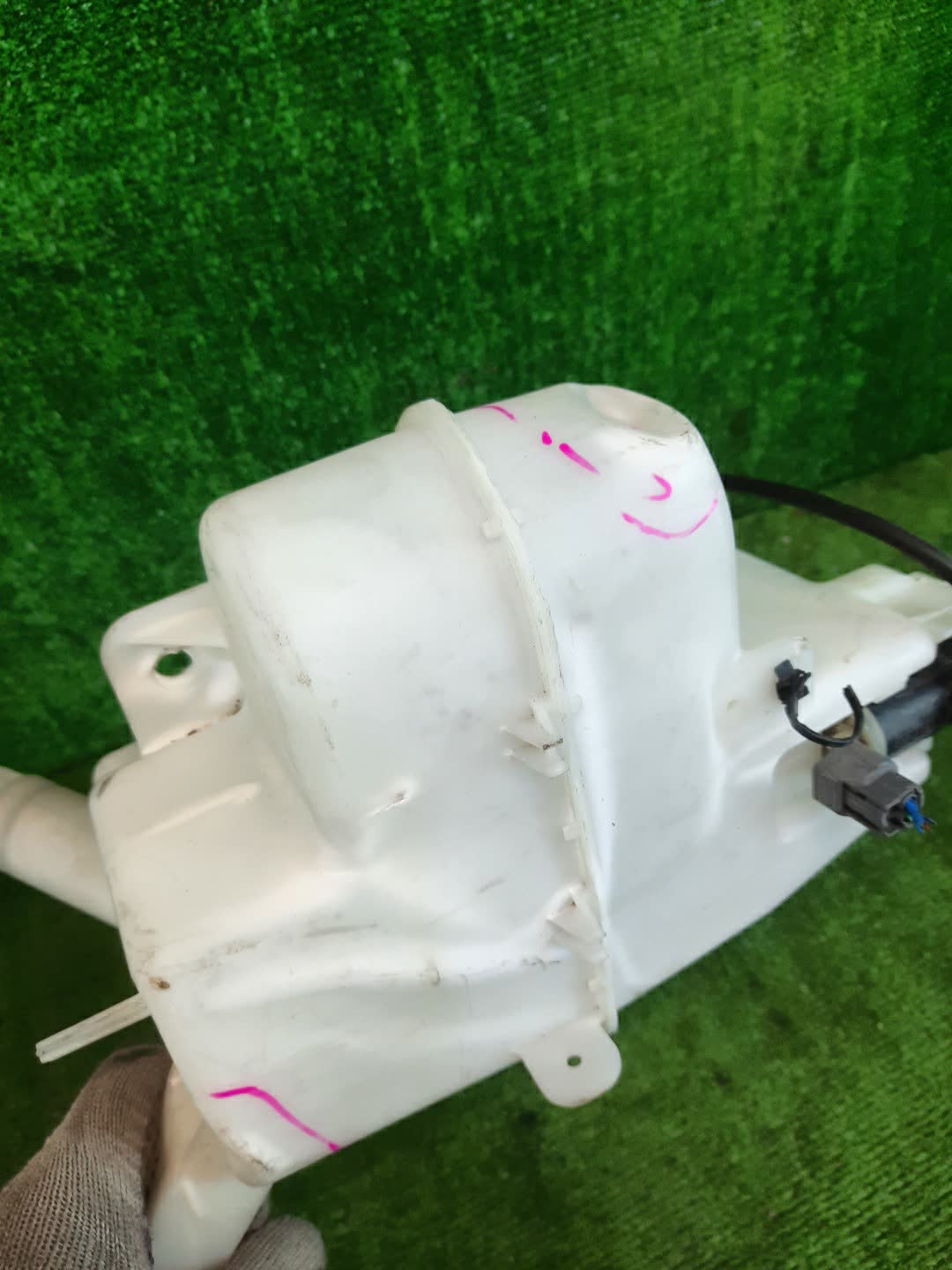 Бачок омывателя NISSAN SERENA C27 1718 2 ракурс