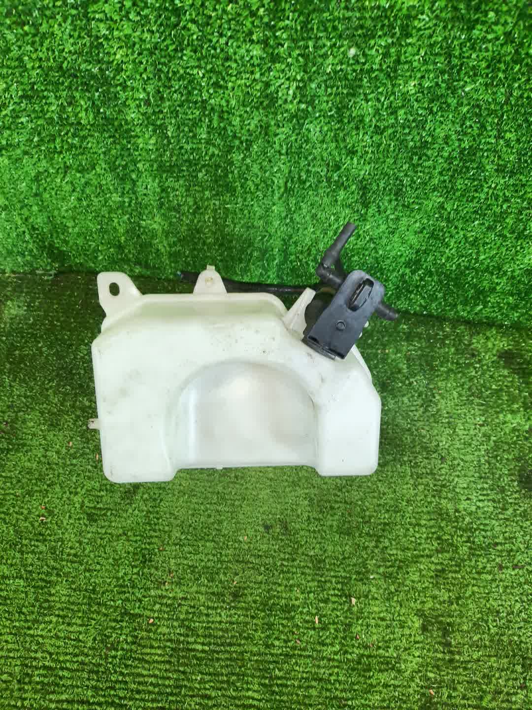 Бачок омывателя HONDA N-WGN JH3 1725 2 ракурс