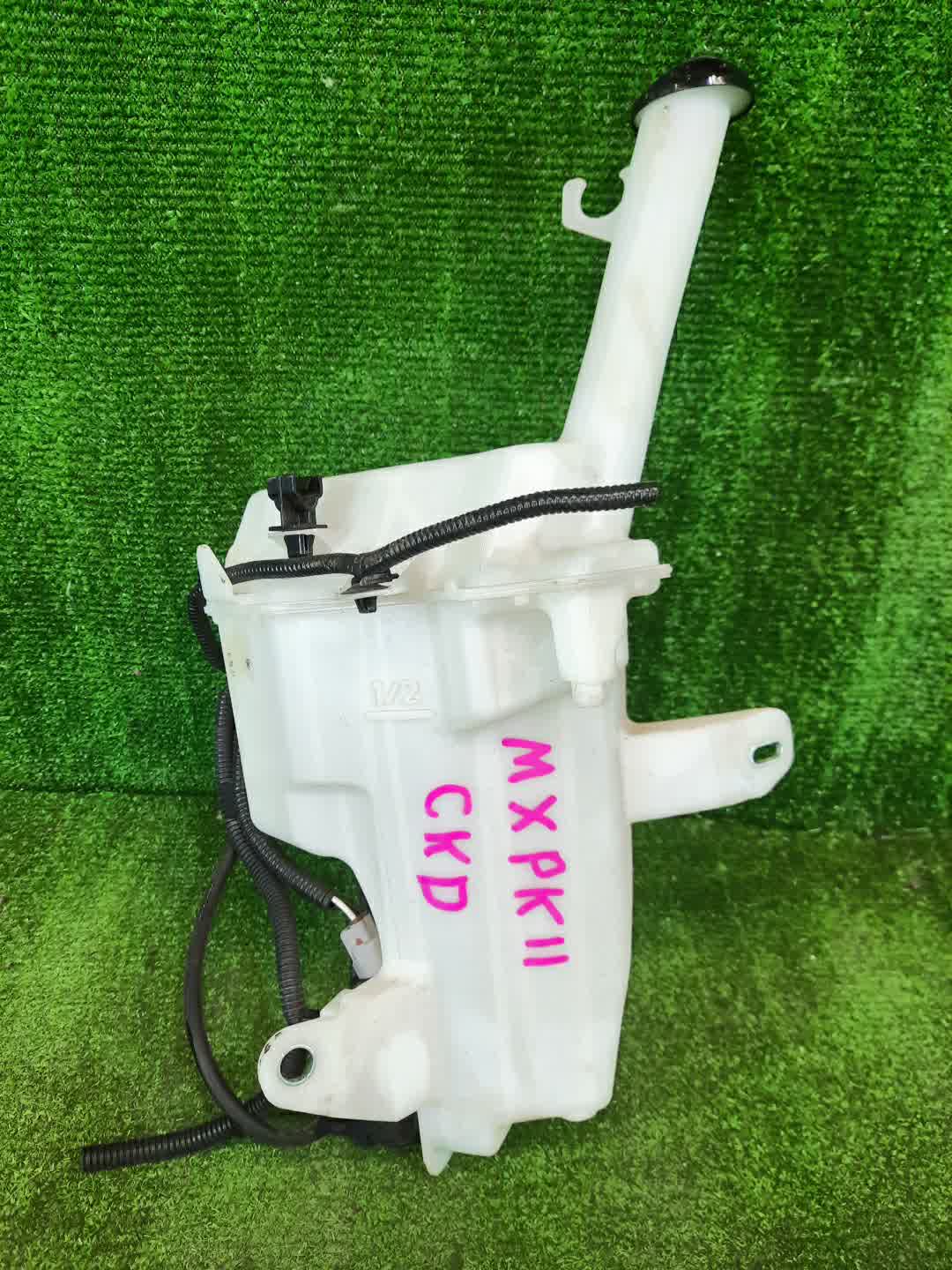 Бачок омывателя TOYOTA AQUA MXPK11 1711 1 ракурс