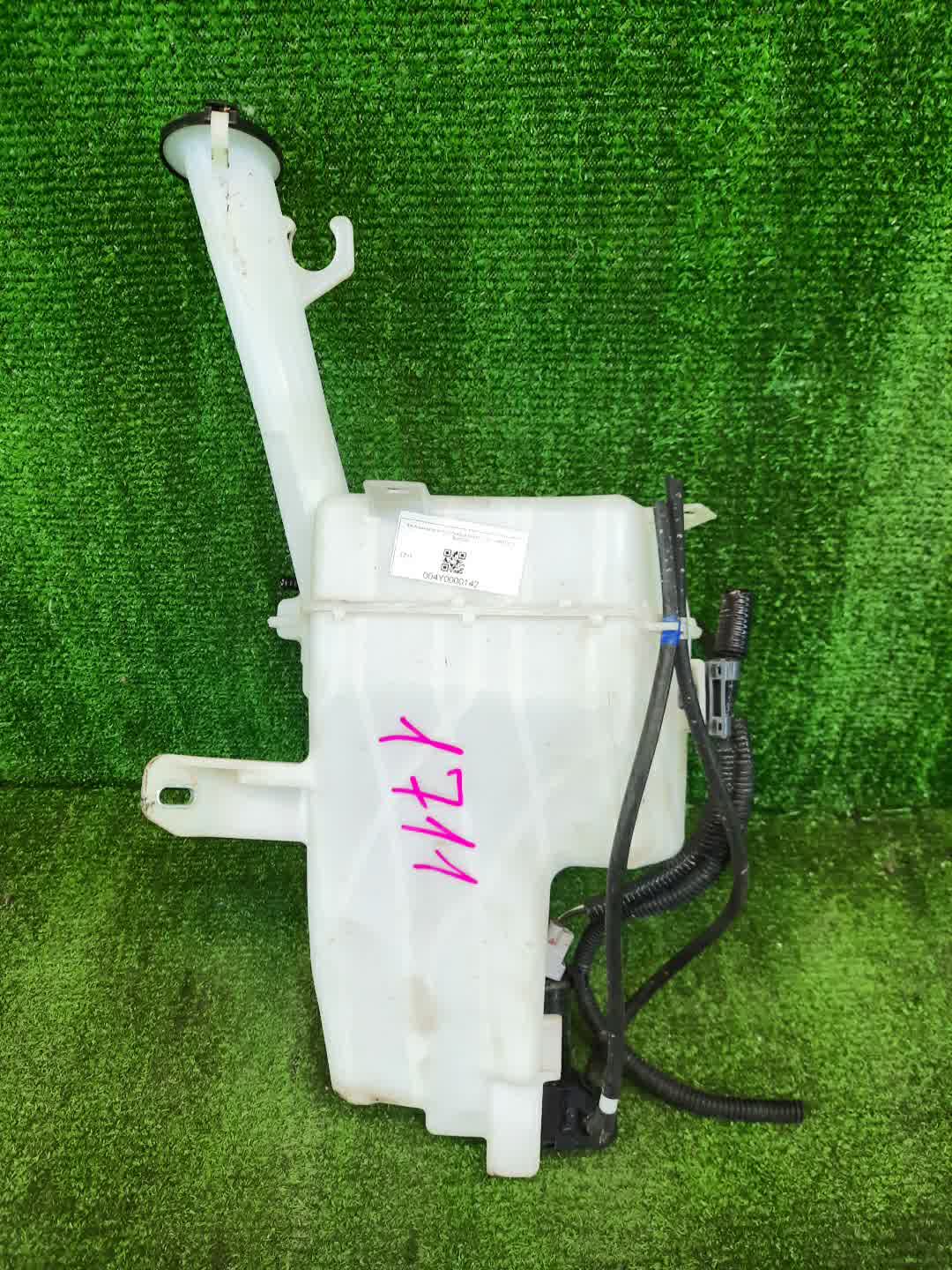 Бачок омывателя TOYOTA AQUA MXPK11 1711 2 ракурс