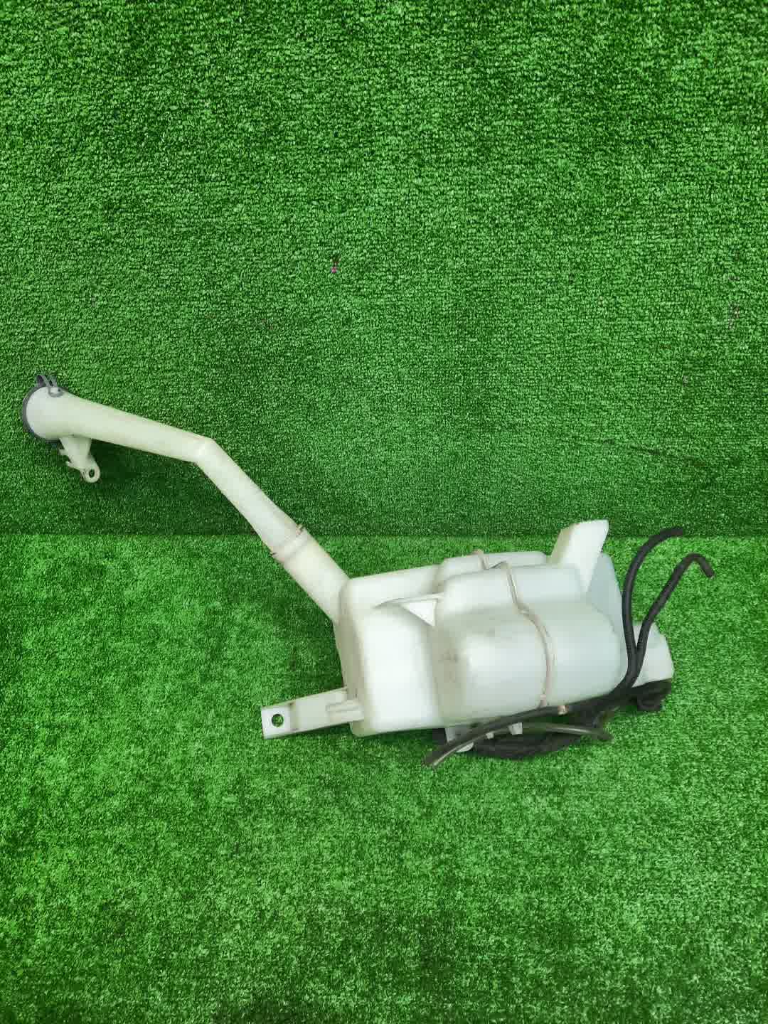 Бачок омывателя NISSAN SERENA C27 1802 2 ракурс