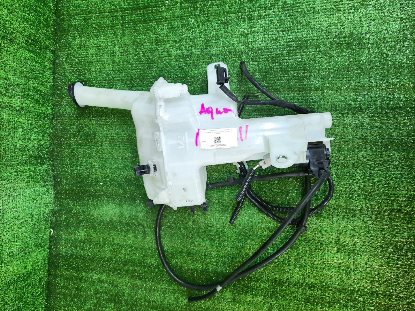 Бачок омывателя TOYOTA AQUA MXPK11 1826 1 ракурс