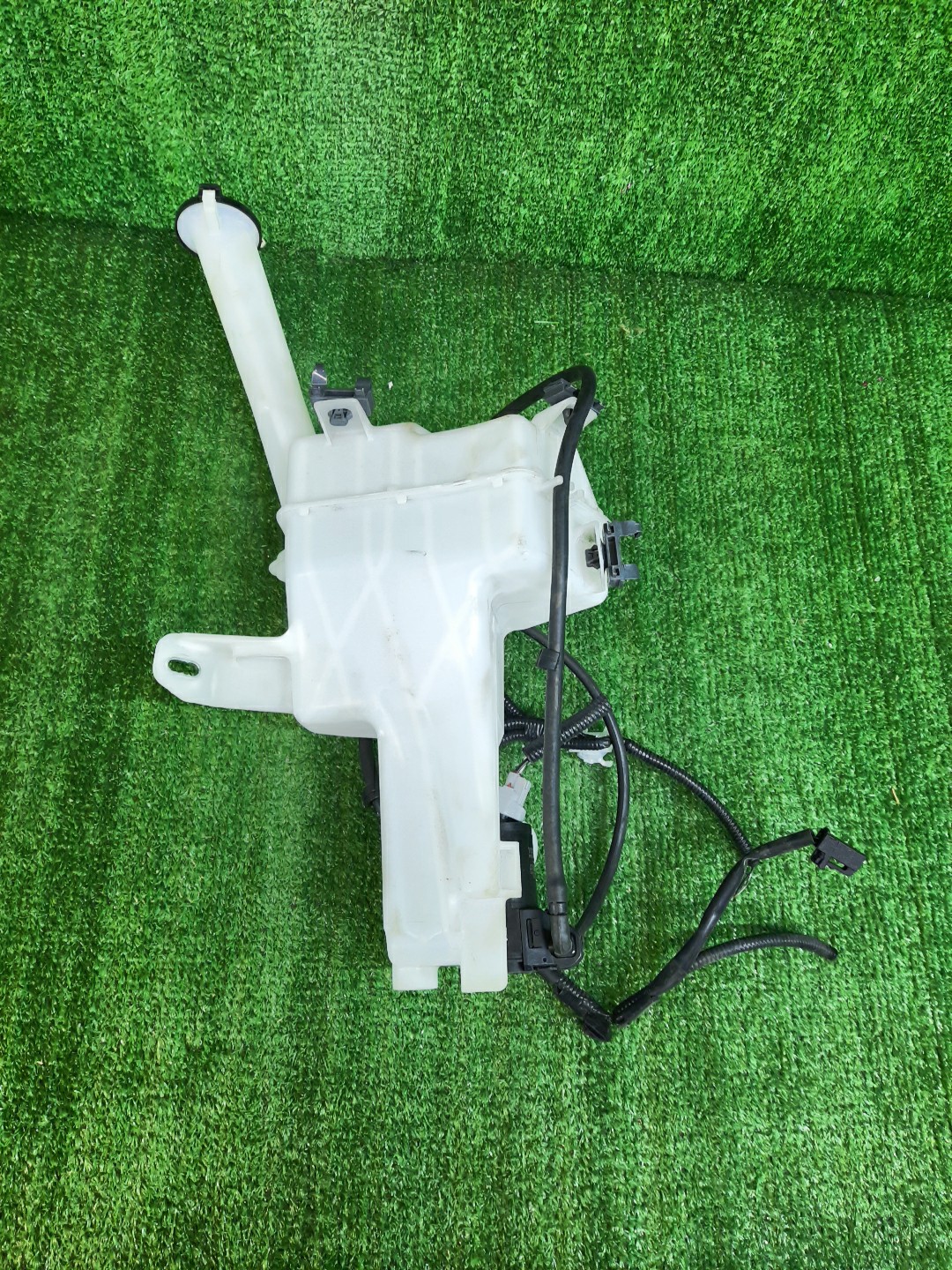 Бачок омывателя TOYOTA AQUA MXPK11 1826 2 ракурс