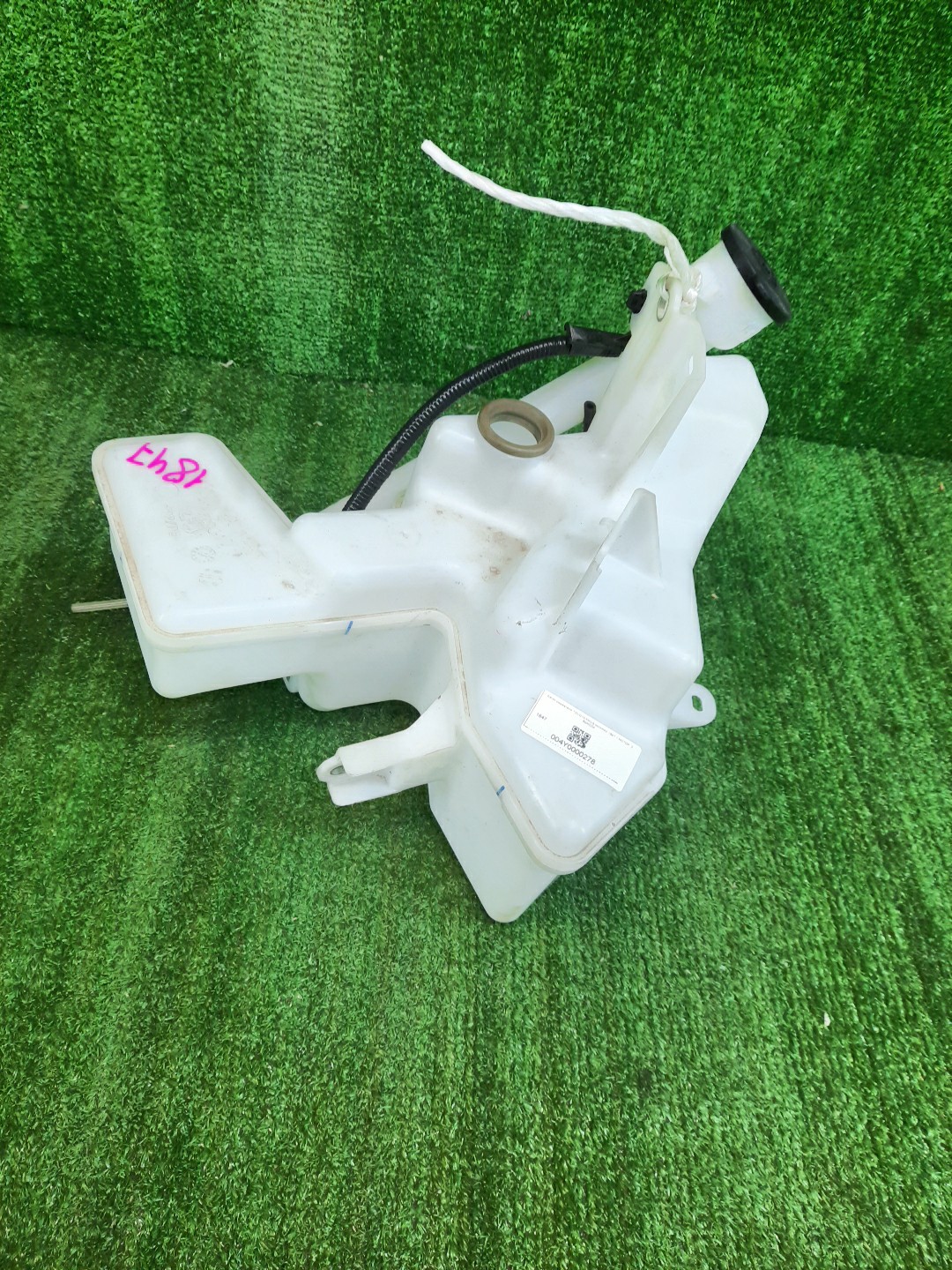 Бачок омывателя TOYOTA PRIUS MXWH60 1847 1 ракурс
