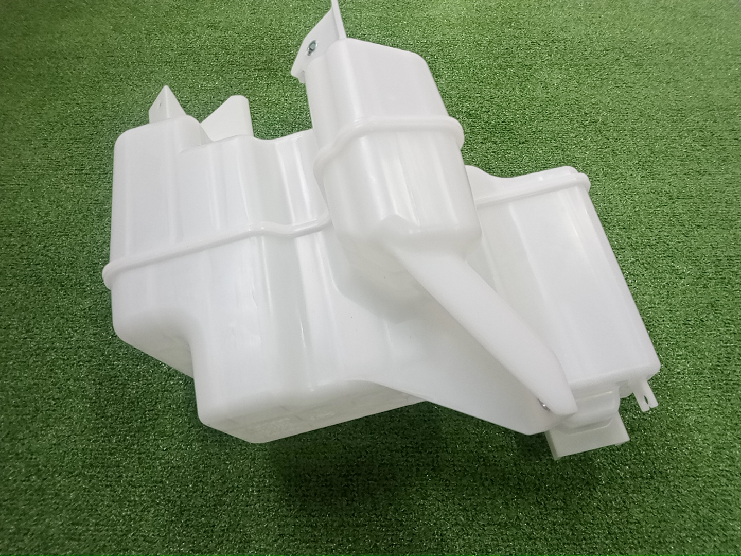 Бачок омывателя TOYOTA PRIUS ZVW50, ZVW51, ZVW55 85315-47160 2 ракурс