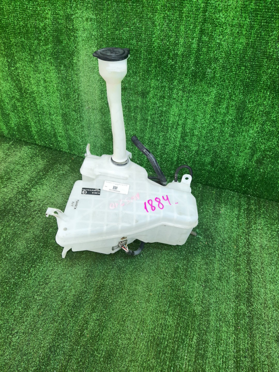 Бачок омывателя TOYOTA CROWN AWS210 1884 1 ракурс Бачок омывателя TOYOTA CROWN AWS210 1884 1 ракурс