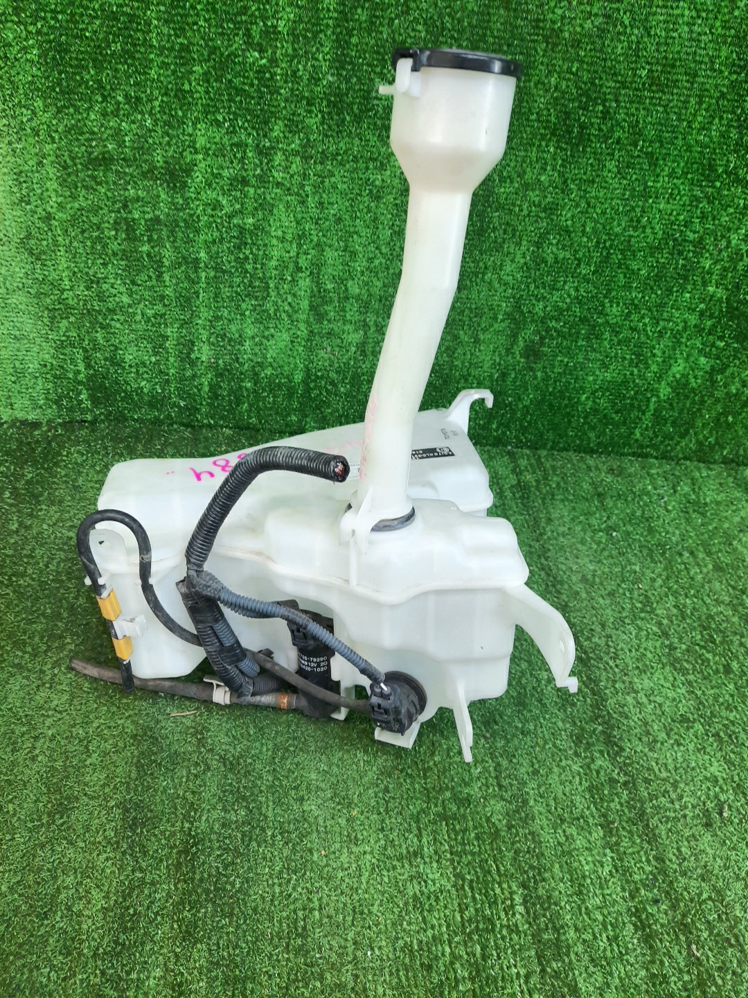 Бачок омывателя TOYOTA CROWN AWS210 1884 2 ракурс