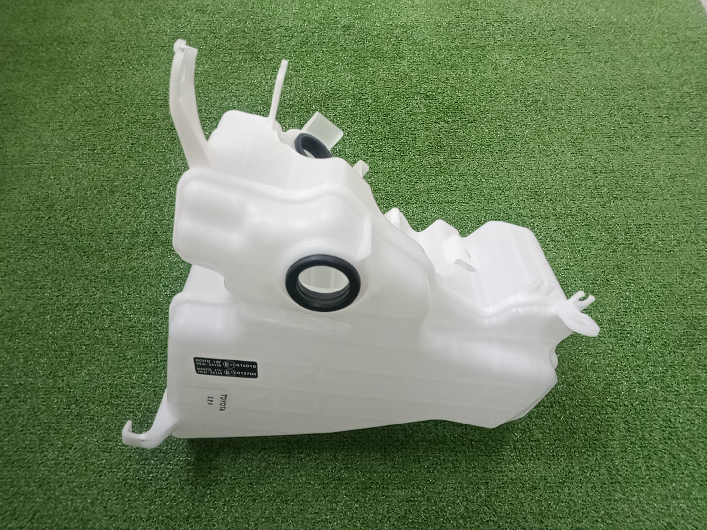 Бачок омывателя TOYOTA CROWN AWS210 85355-30070 1 ракурс Бачок омывателя TOYOTA CROWN AWS210 85355-30070 1 ракурс
