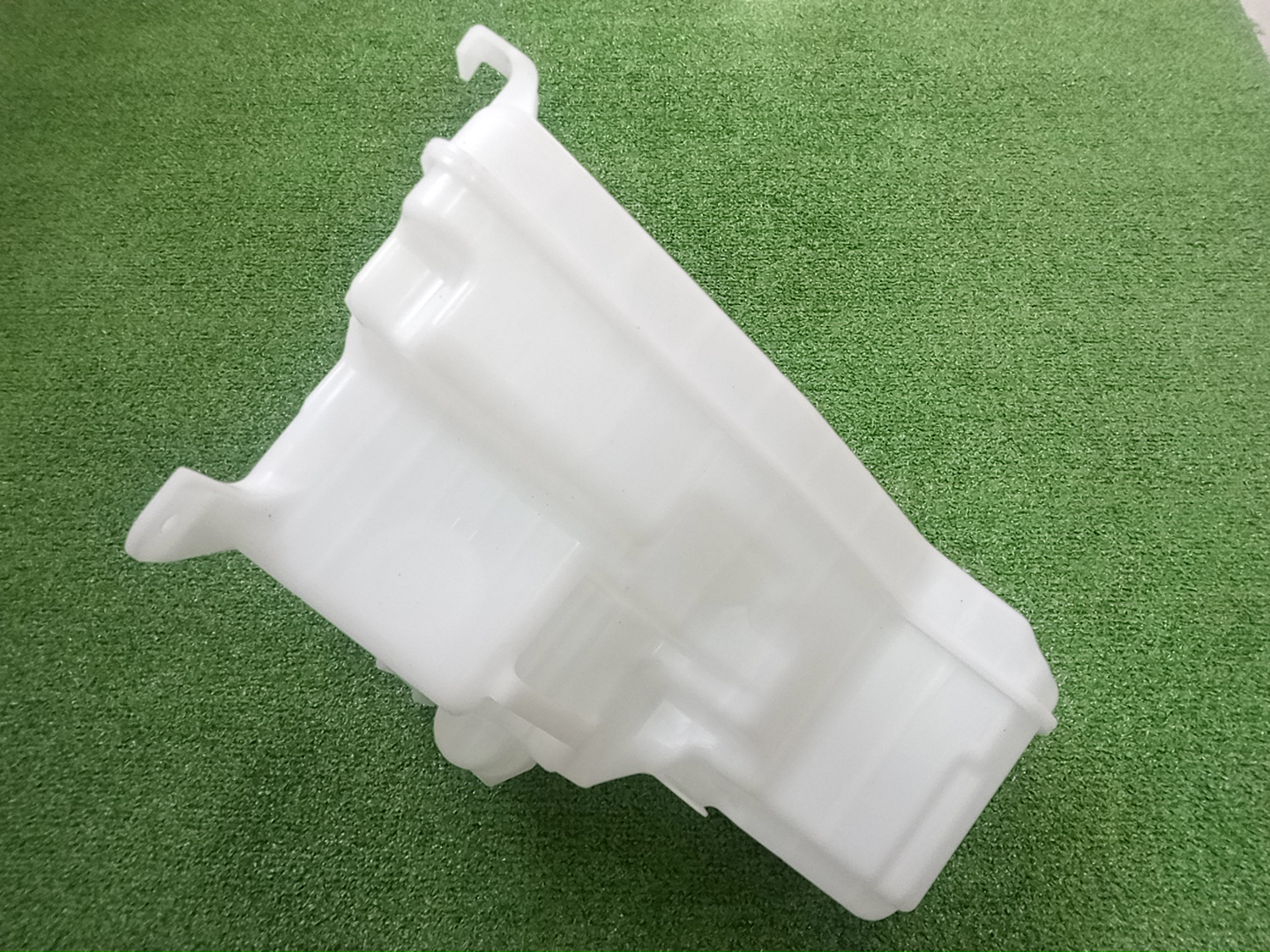 Бачок омывателя TOYOTA CROWN AWS210 85355-30070 4 ракурс Бачок омывателя TOYOTA CROWN AWS210 85355-30070 4 ракурс