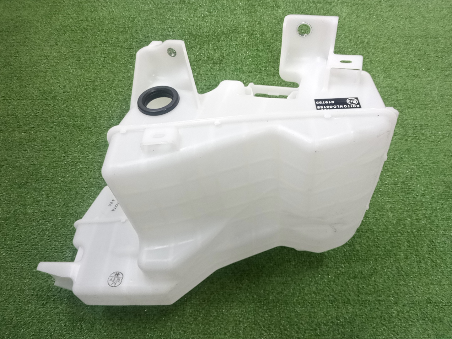 Бачок омывателя TOYOTA CROWN ARS220 85355-30120 3 ракурс Бачок омывателя TOYOTA CROWN ARS220 85355-30120 3 ракурс