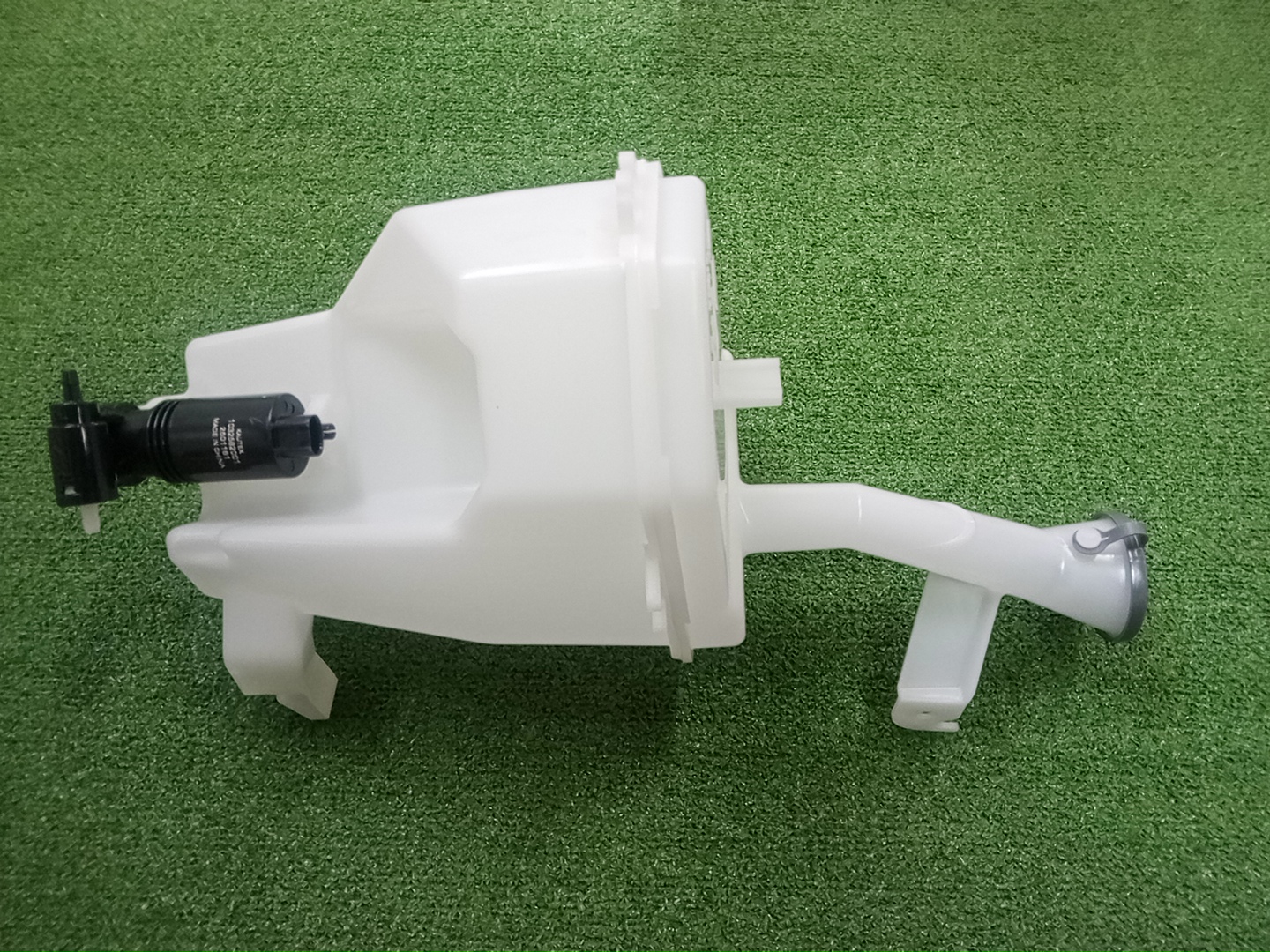 Бачок омывателя NISSAN KICKS P15 28910-5RY0A 1 ракурс Бачок омывателя NISSAN KICKS P15 28910-5RY0A 1 ракурс