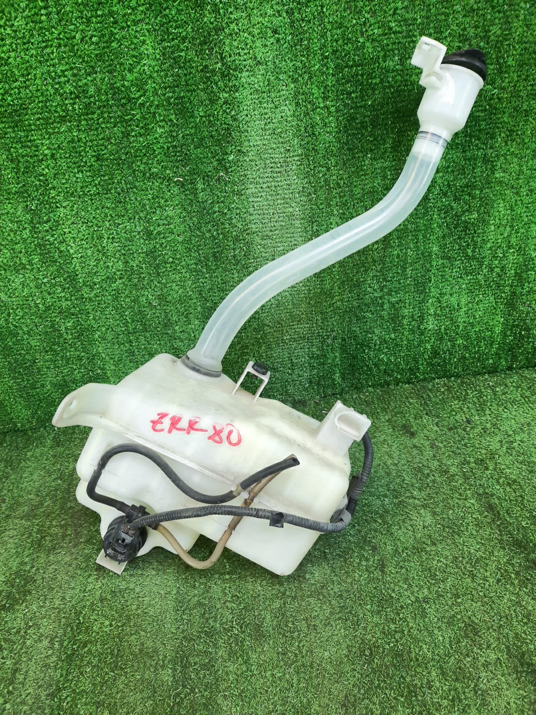 Бачок омывателя TOYOTA NOAH ZRR80G 1893 2 ракурс