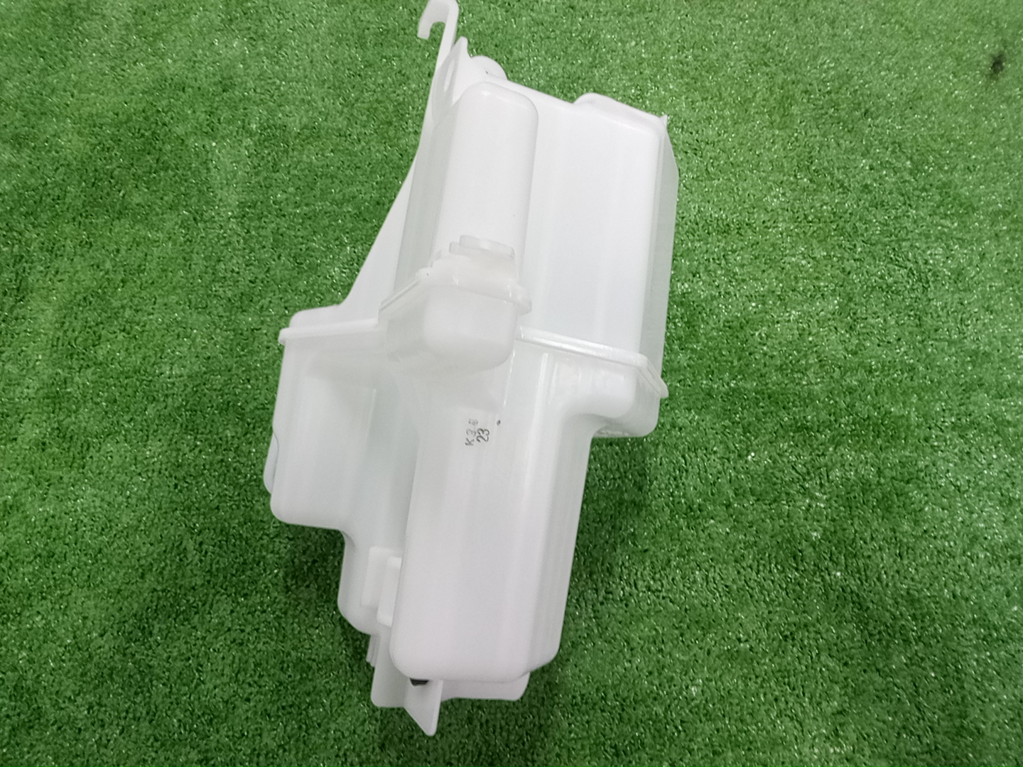 Бачок омывателя TOYOTA RAV4 MXAA54 85315-42470 4 ракурс