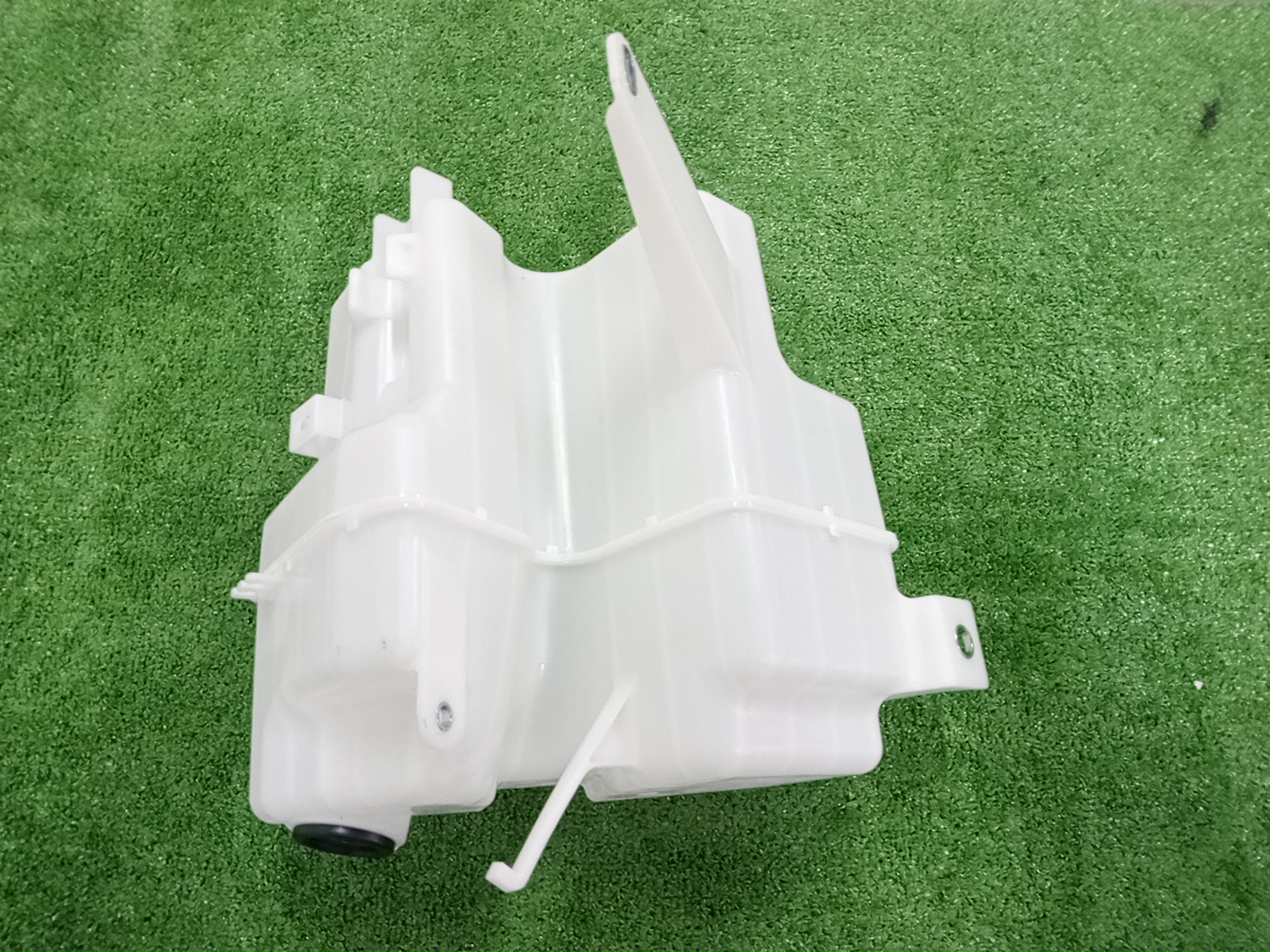 Бачок омывателя TOYOTA CAMRY AXVH70 85315-33530 1 ракурс