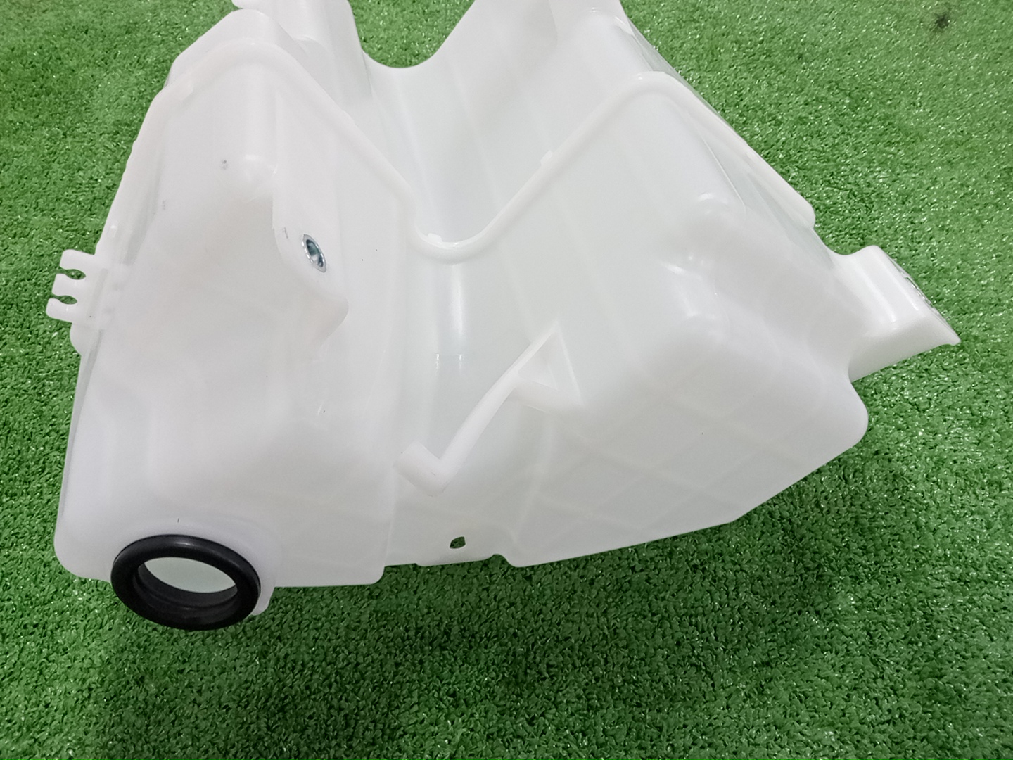 Бачок омывателя TOYOTA CAMRY AXVH70 85315-33530 4 ракурс