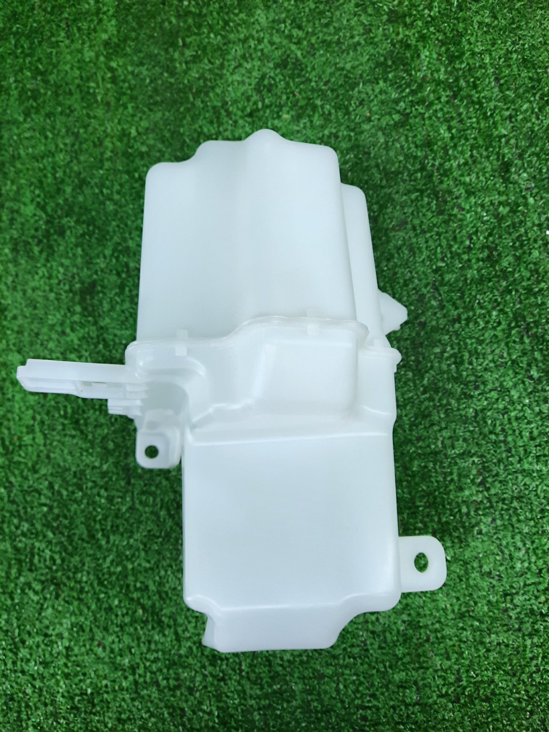 Бачок омывателя HONDA VEZEL RV4 76841-3M0-003 4 ракурс