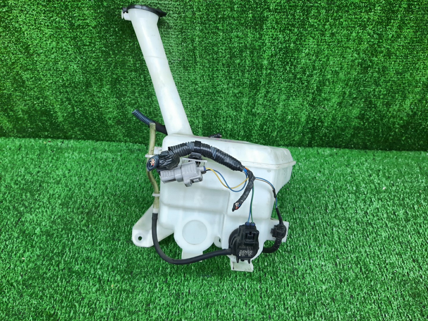 Бачок омывателя TOYOTA COROLLA  AXIO NRE161 1943 1 ракурс