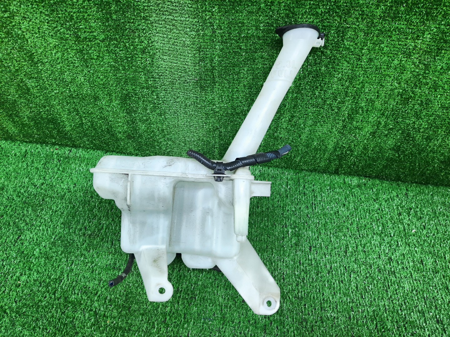 Бачок омывателя TOYOTA COROLLA  AXIO NRE161 1943 2 ракурс