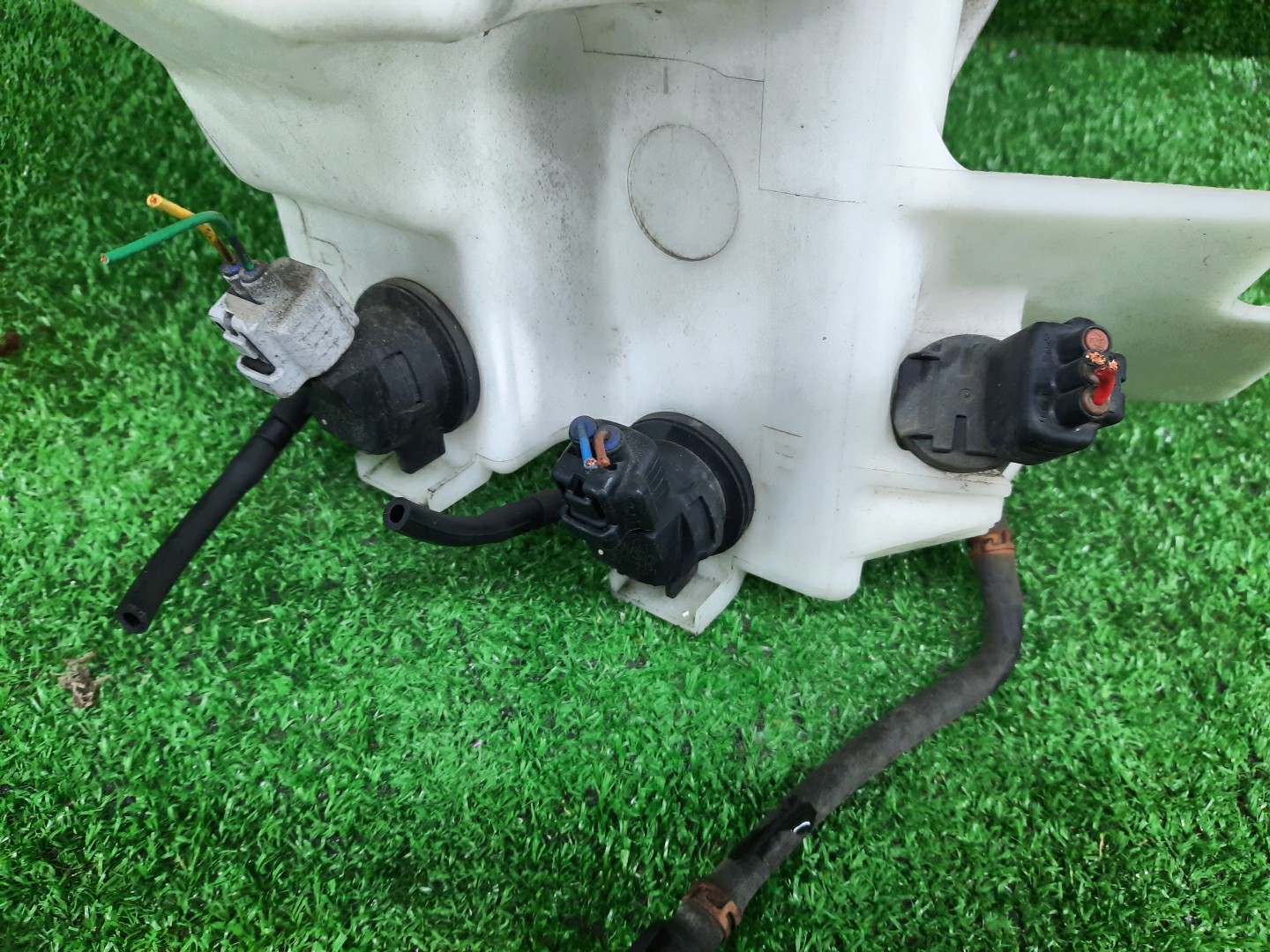 Бачок омывателя TOYOTA AQUA NHP10 1957 2 ракурс