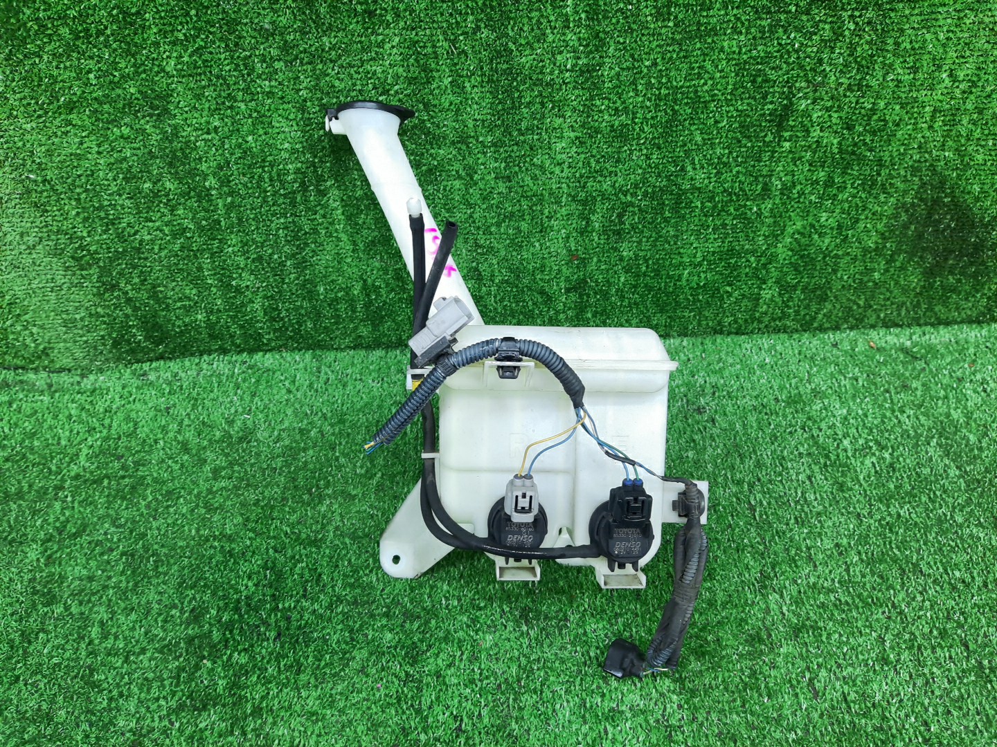 Бачок омывателя TOYOTA VITZ, YARIS KSP130, NSP130, NSP135, NCP131 1958 2 ракурс