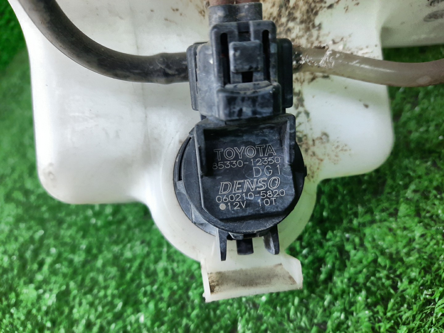 Бачок омывателя TOYOTA VOXY ZRR80G 1965 3 ракурс