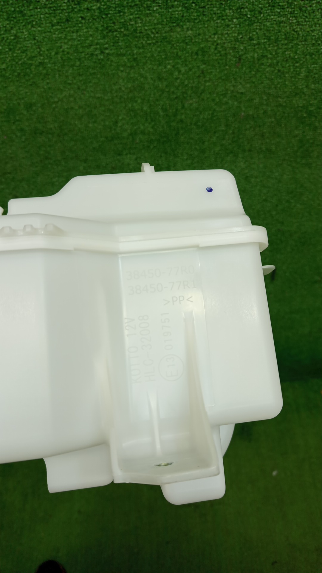 Бачок омывателя SUZUKI JIMNY JB64W 38403-77R10 3 ракурс