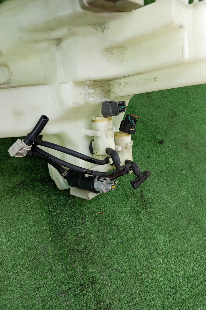 Бачок омывателя SUBARU OUTBACK BS9 2004 2 ракурс