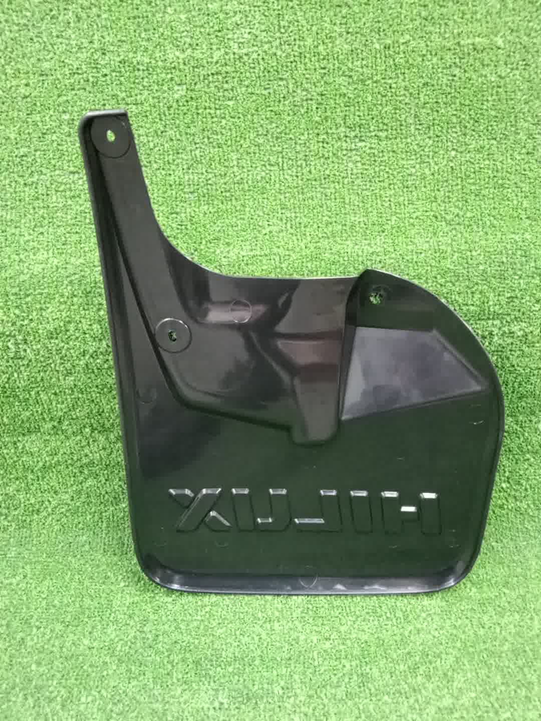 Брызговик правый передний TOYOTA HILUX GUN125 76621-0K140 2 ракурс