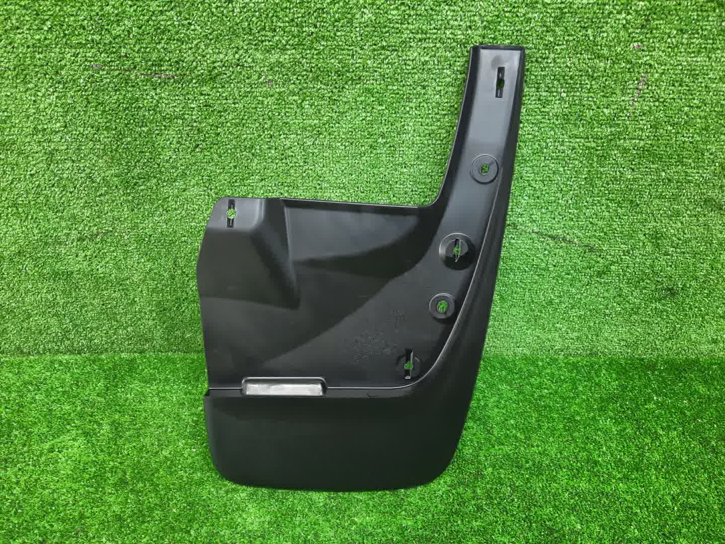 Брызговик правый передний TOYOTA LAND CRUISER PRADO TRJ150 76621-60180 1 ракурс
